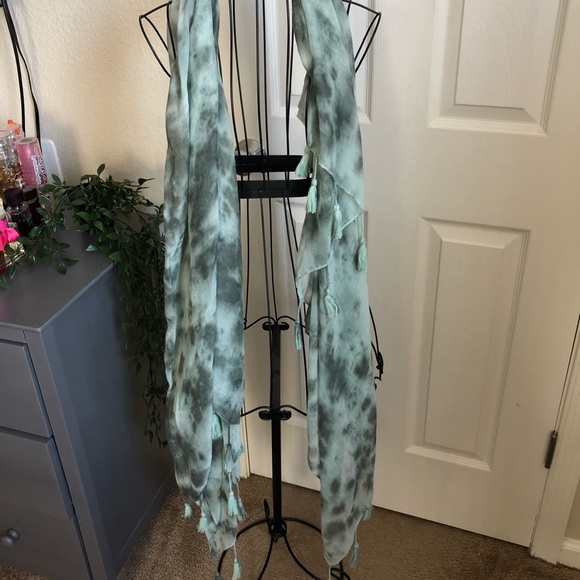 NWT Sheer Scarf/Wrap - Picture 2 of 3